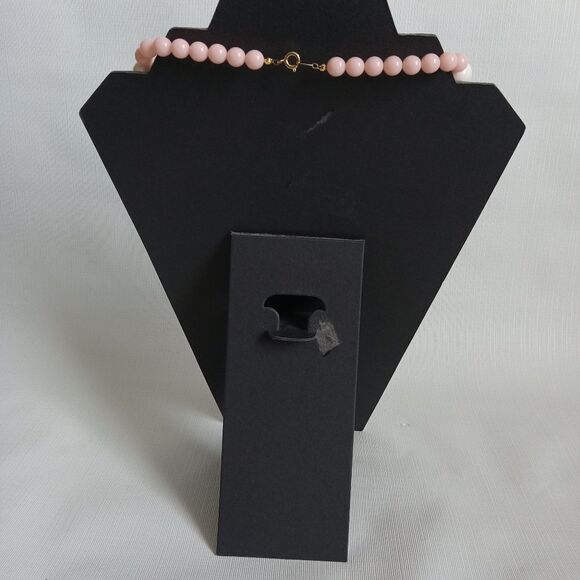 Vintage Trifari Crown Signed Pink & White Beaded Lightweight Fashion Necklace - Picture 2 of 9